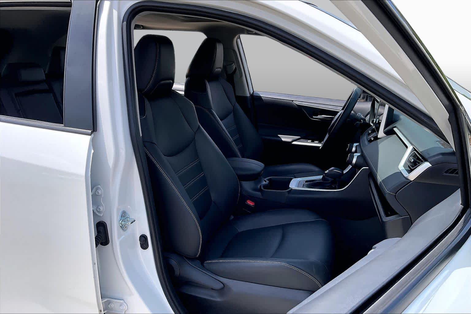2024 Toyota RAV4 XLE Premium Wind Chill Pearl at Westside Kia