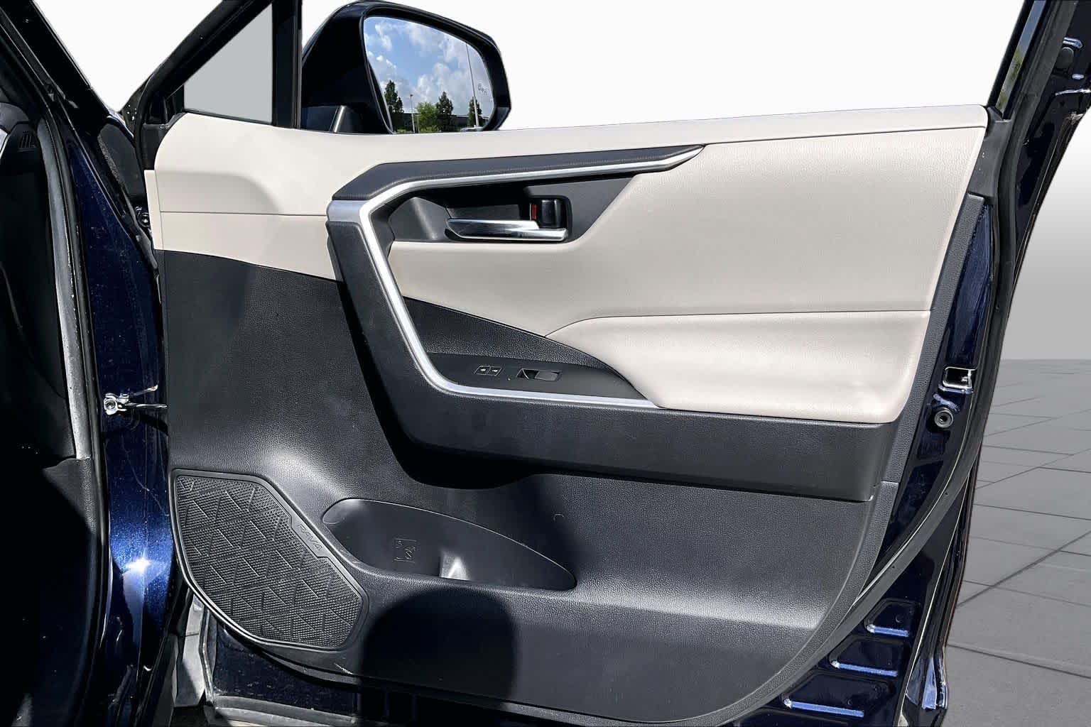 2020 Toyota RAV4 XLE Blueprint at Beck & Masten Kia