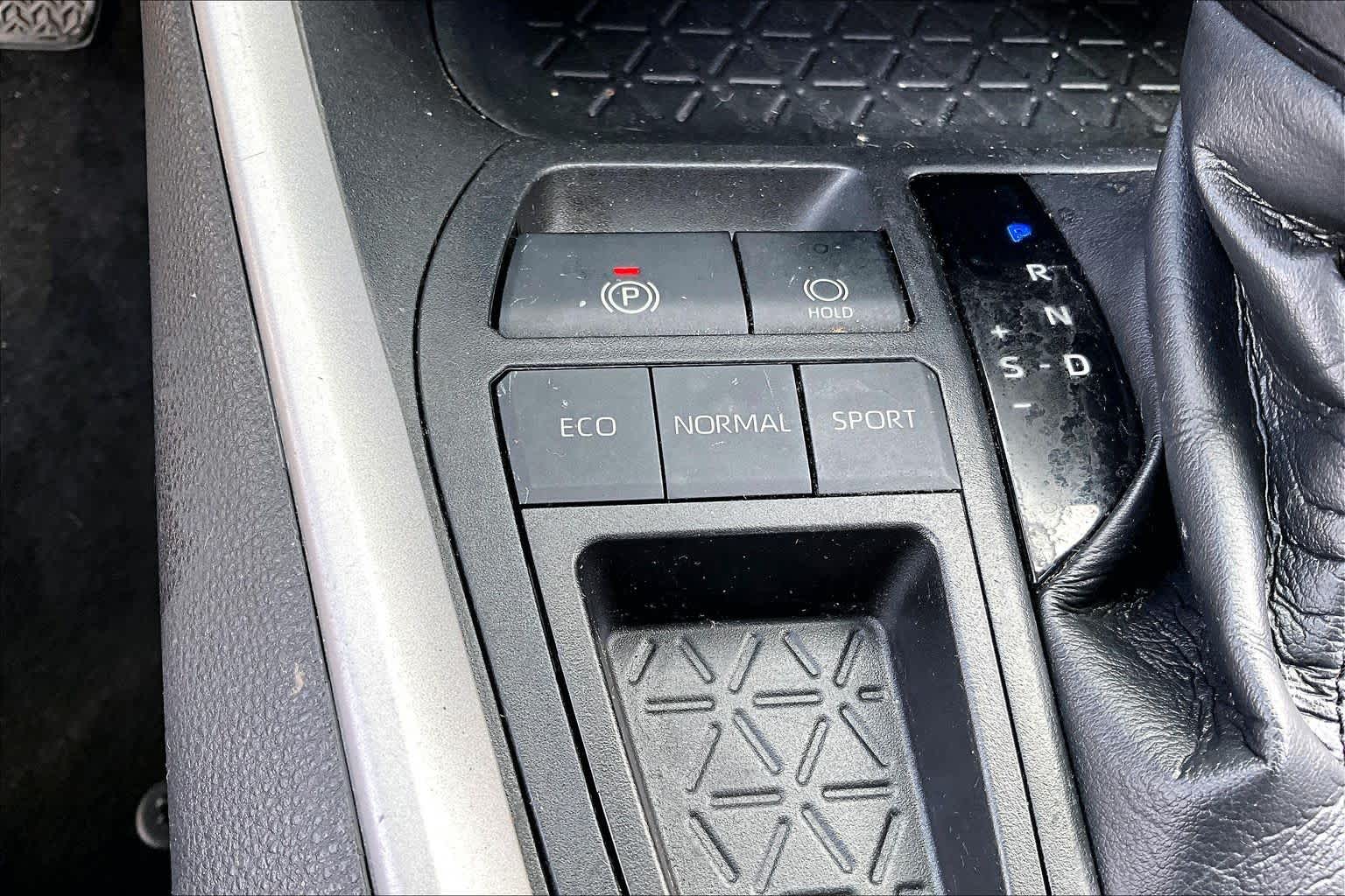 2020 Toyota RAV4 XLE Blueprint at Beck & Masten Kia