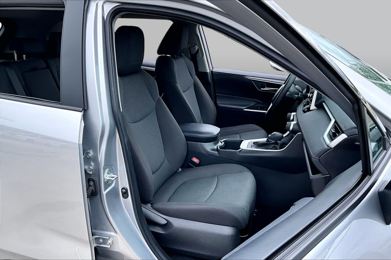 2025 Toyota RAV4 XLE - 7
