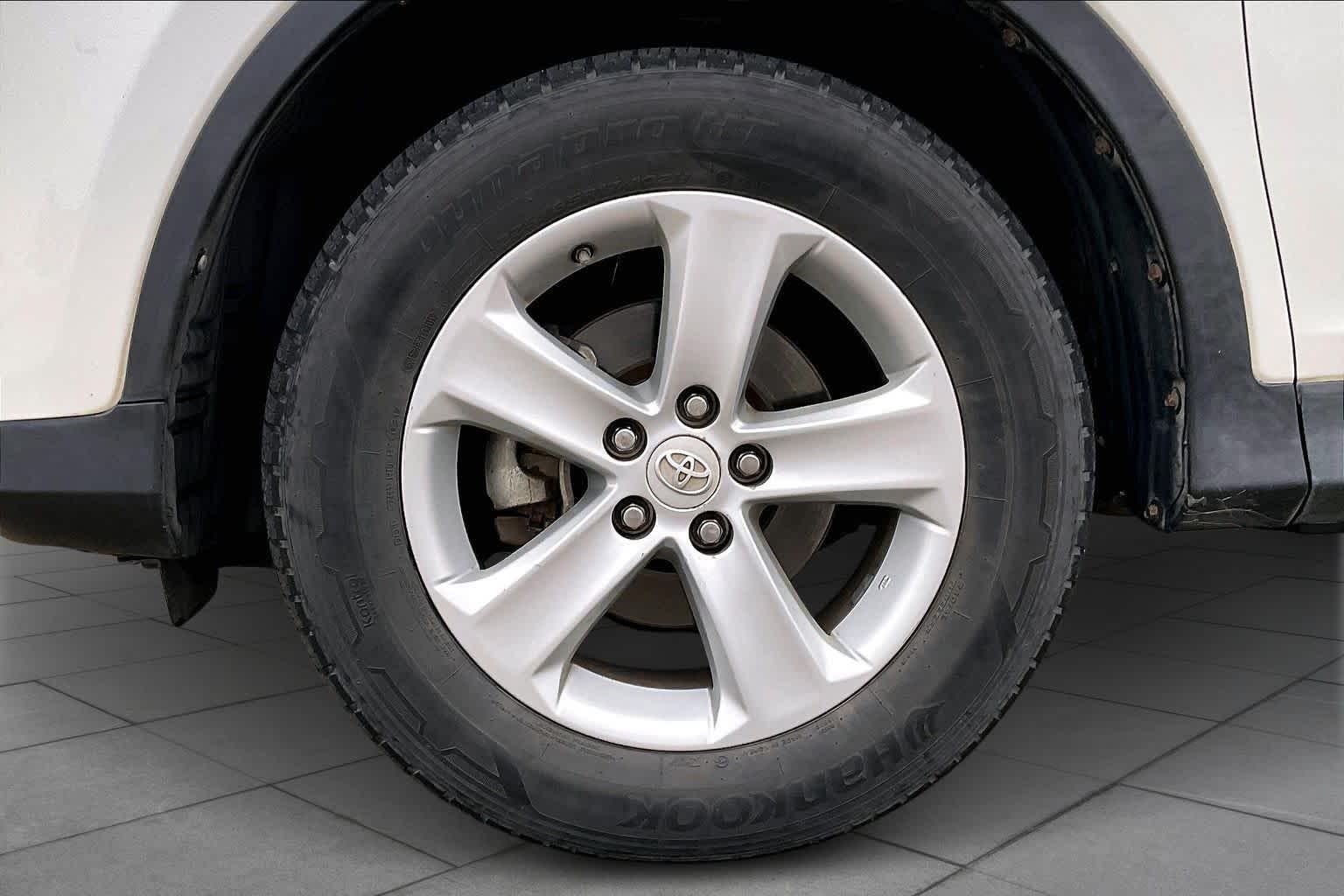 2014 Toyota RAV4 XLE Super White at Sterling McCall Acura