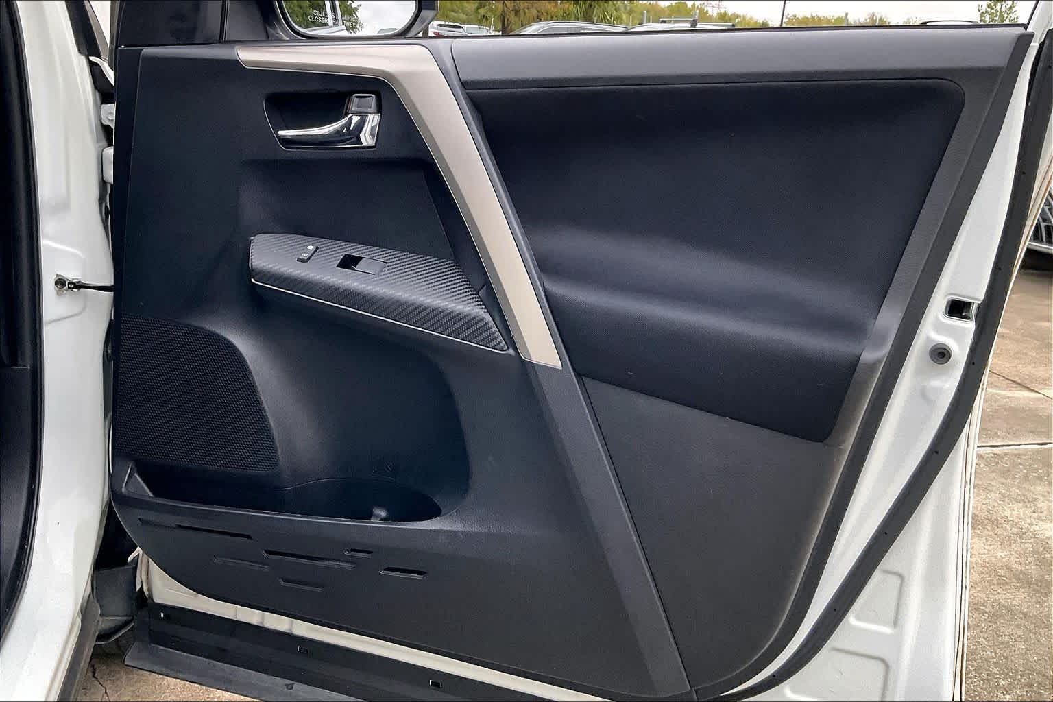 2014 Toyota RAV4 XLE Super White at Sterling McCall Acura