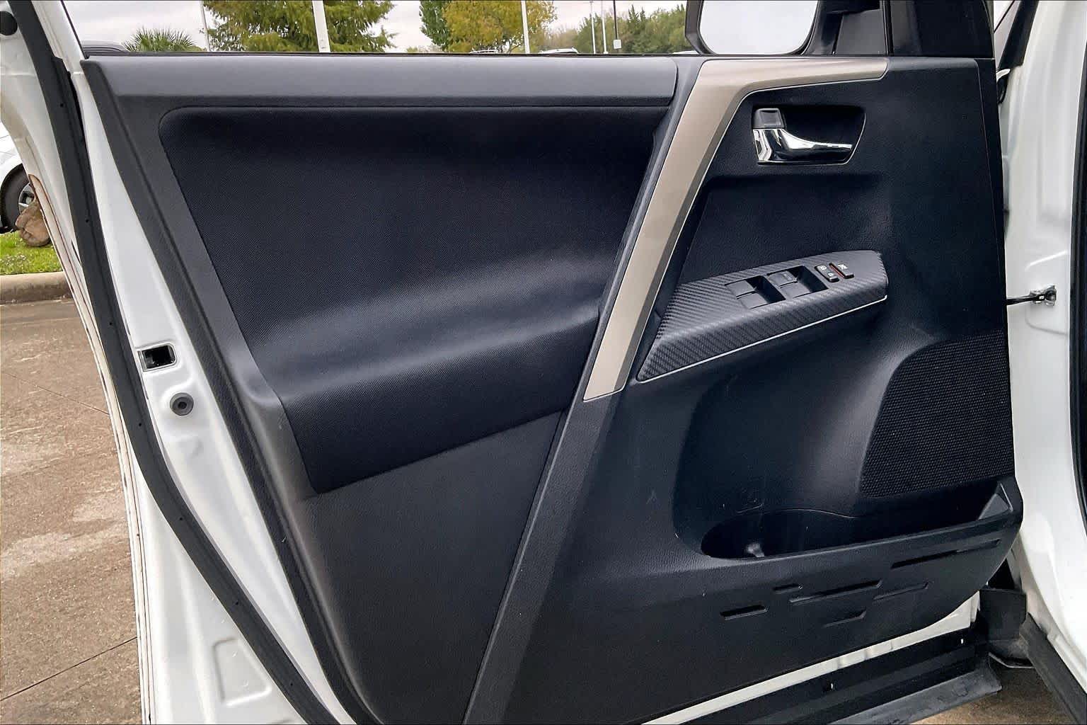 2014 Toyota RAV4 XLE Super White at Sterling McCall Acura