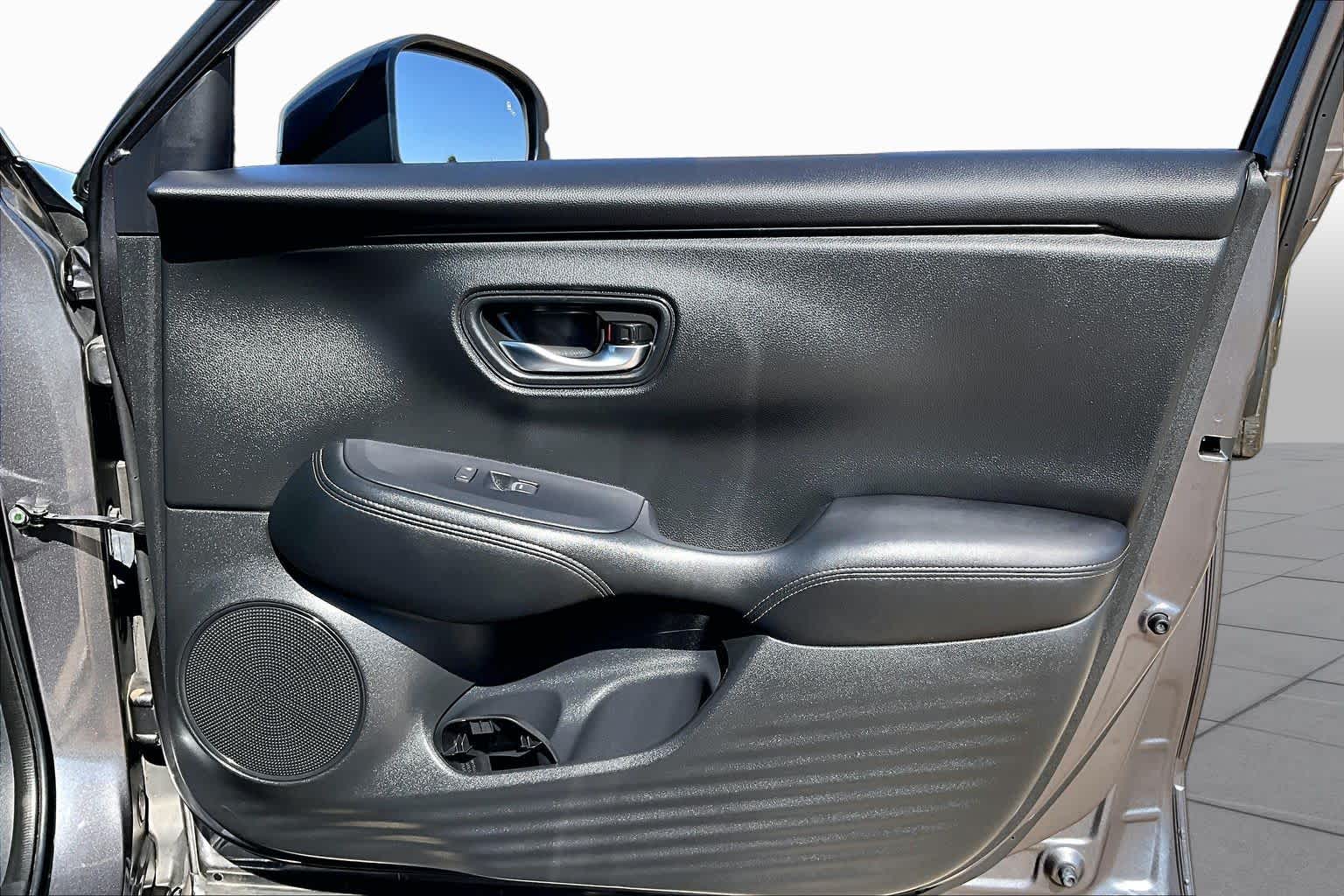 2025 Honda HR-V photo 20 of 34