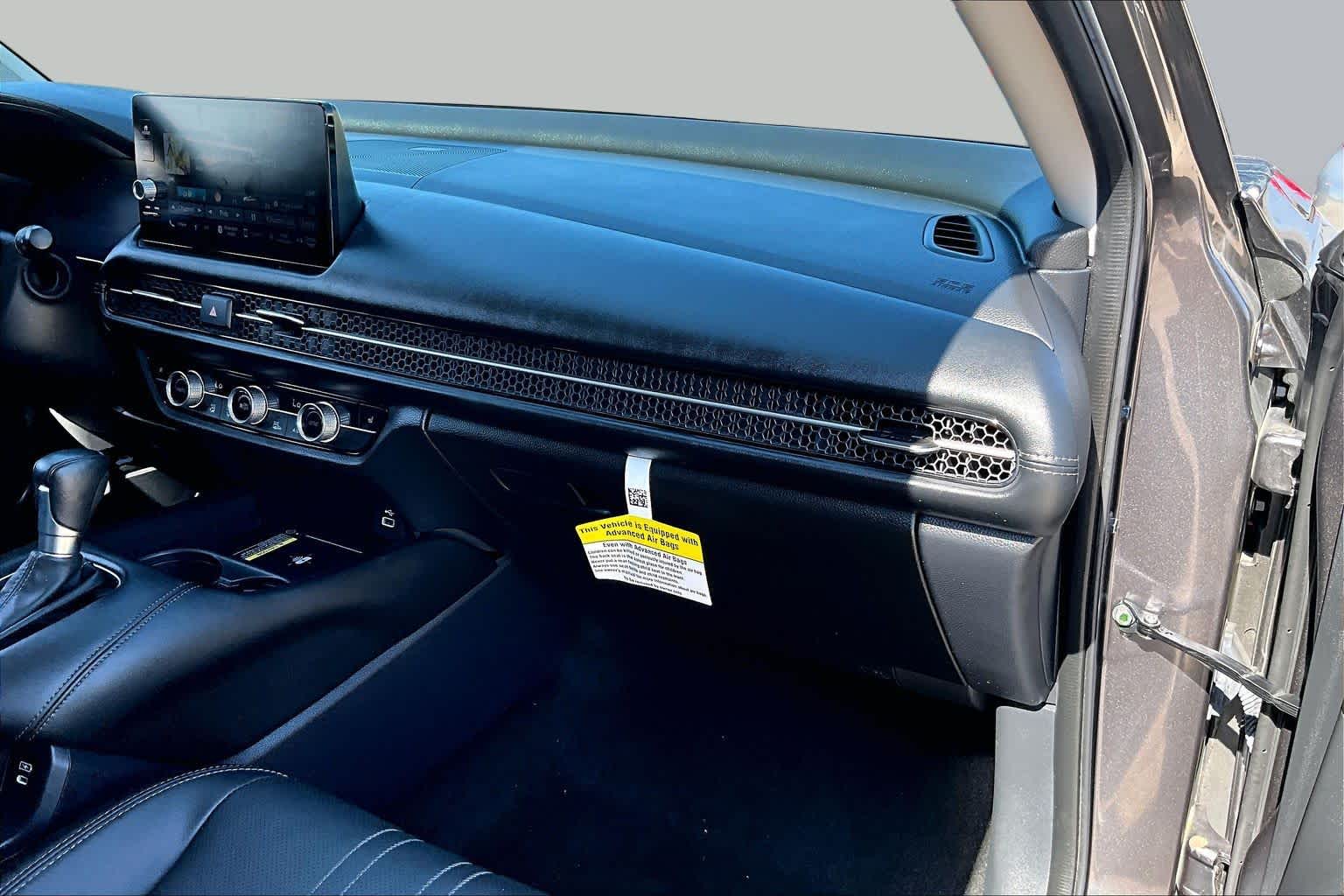 2025 Honda HR-V photo 16 of 34
