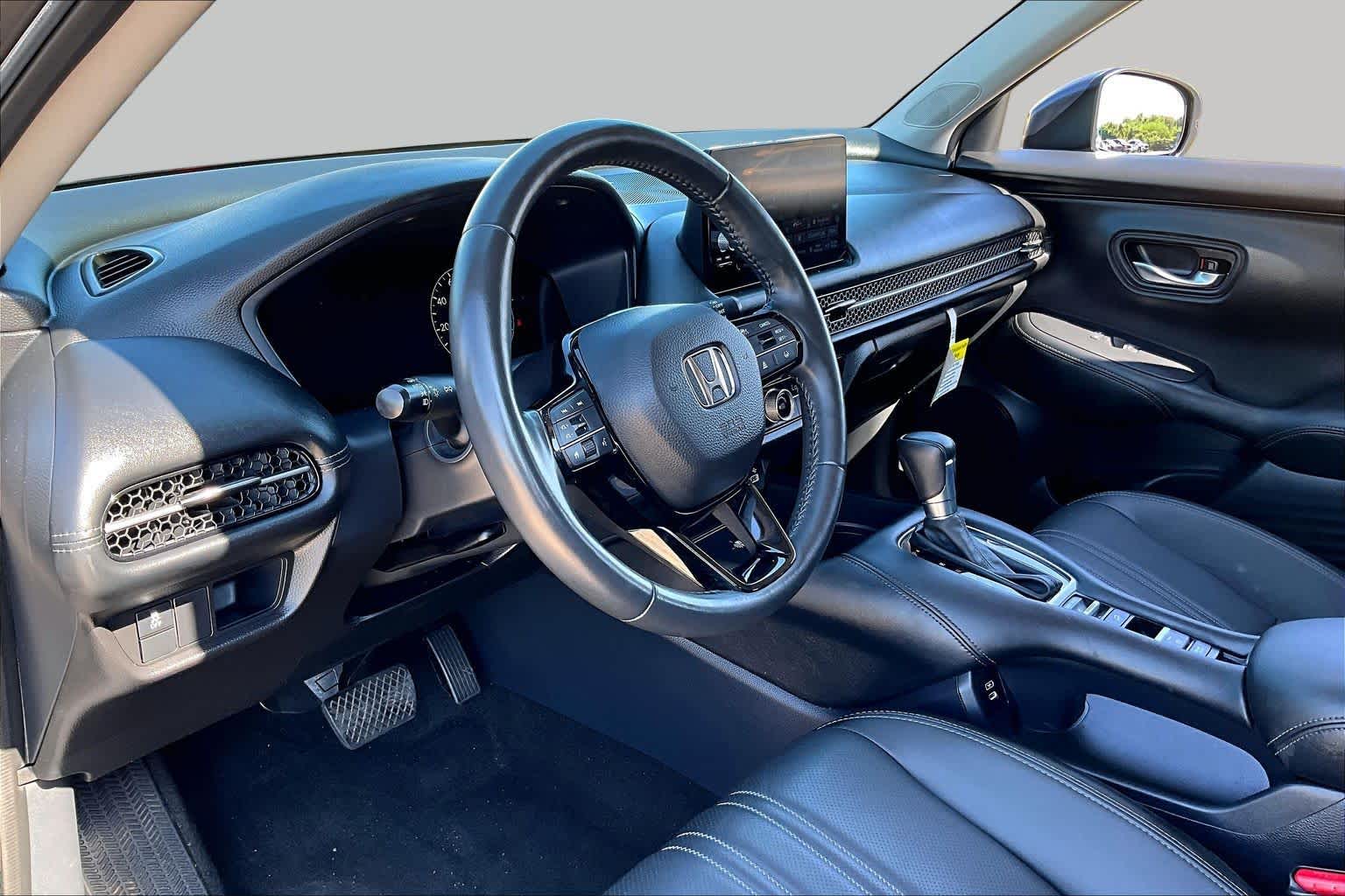2025 Honda HR-V photo 15 of 34