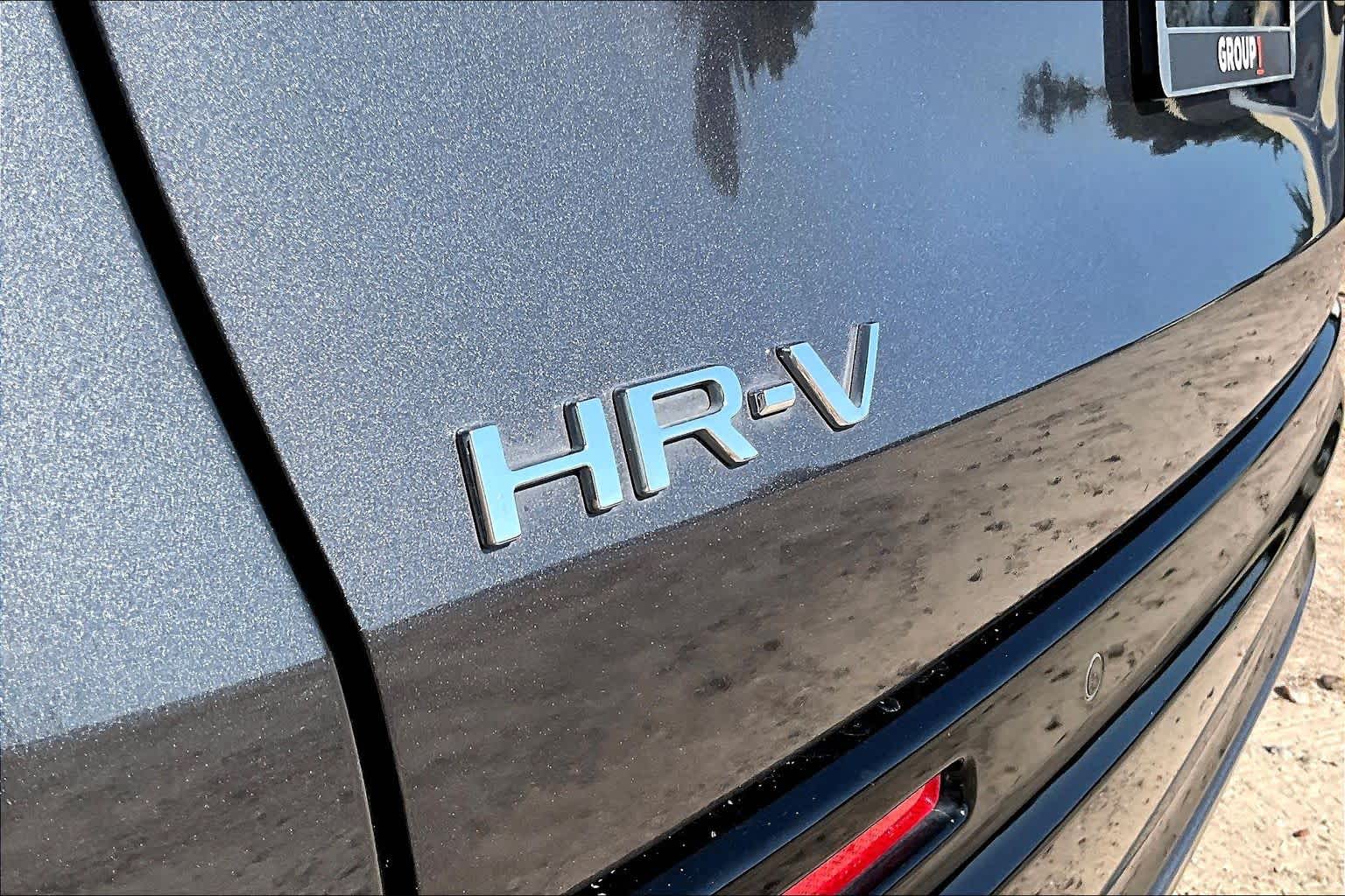 2025 Honda HR-V photo 28 of 34