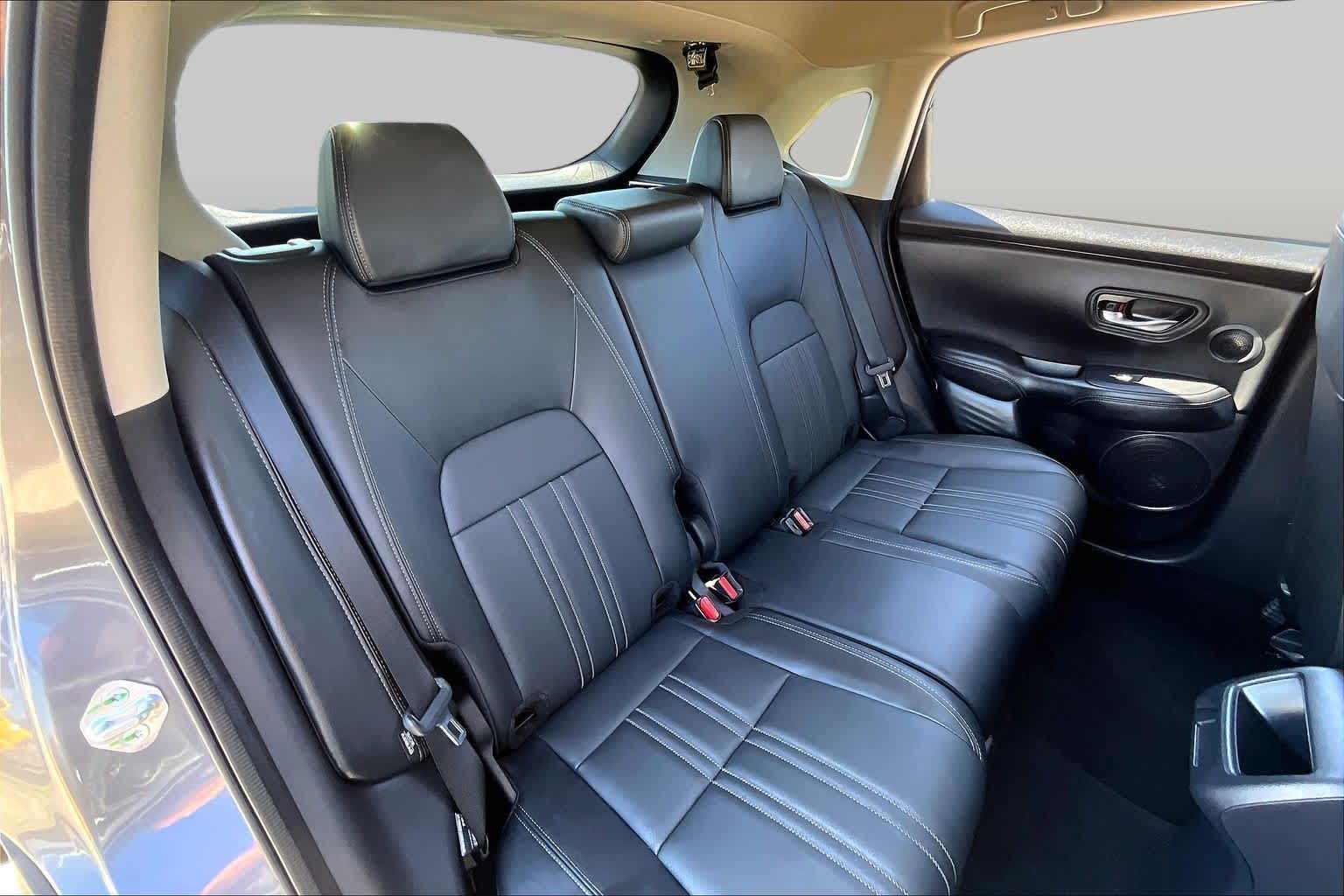 2025 Honda HR-V photo 17 of 34