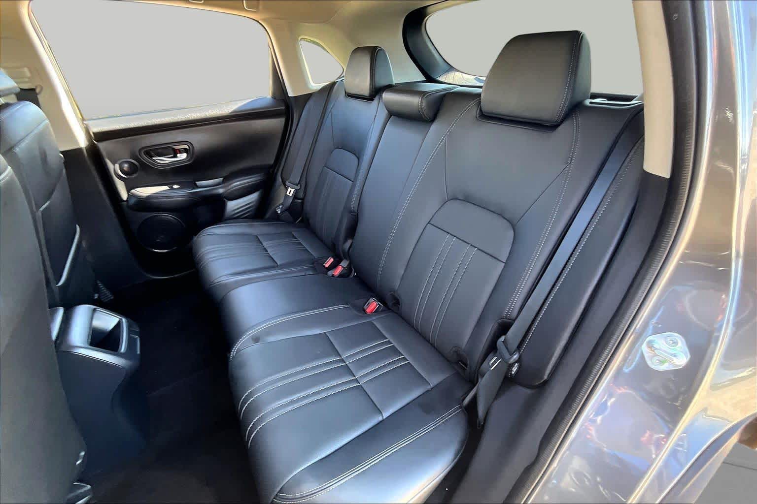 2025 Honda HR-V photo 18 of 34