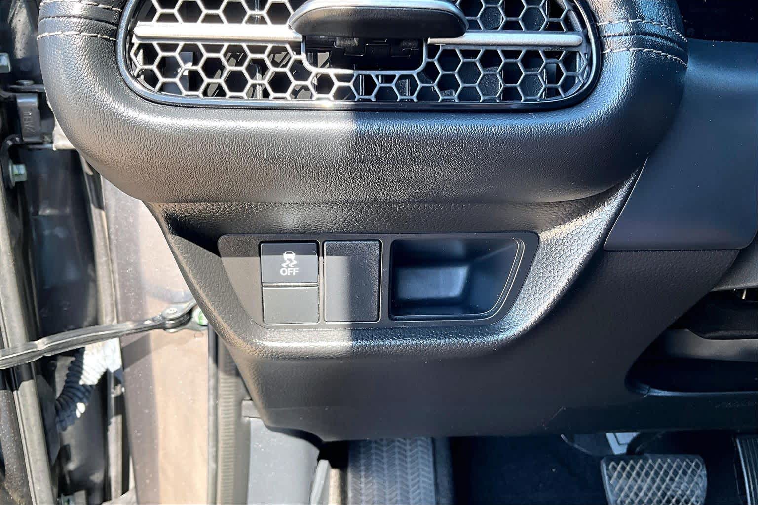 2025 Honda HR-V photo 33 of 34
