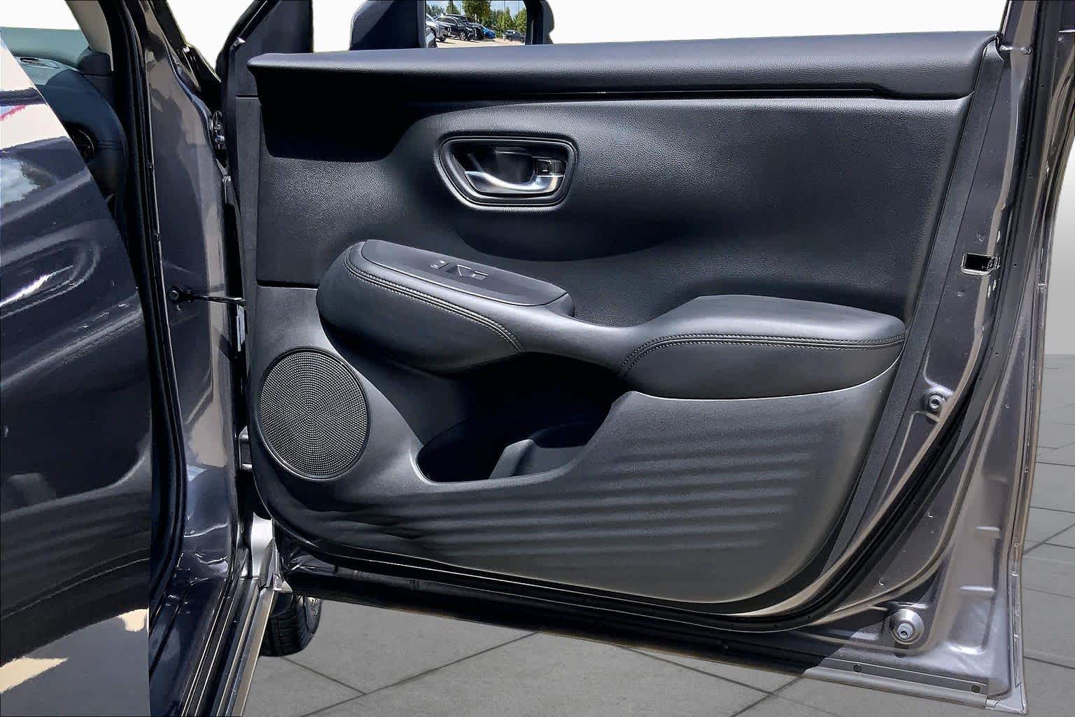 2026 Honda HR-V photo 23 of 34
