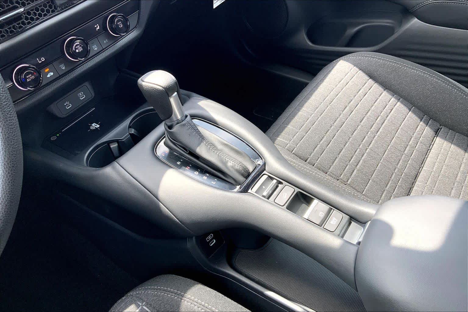 2026 Honda HR-V photo 17 of 34