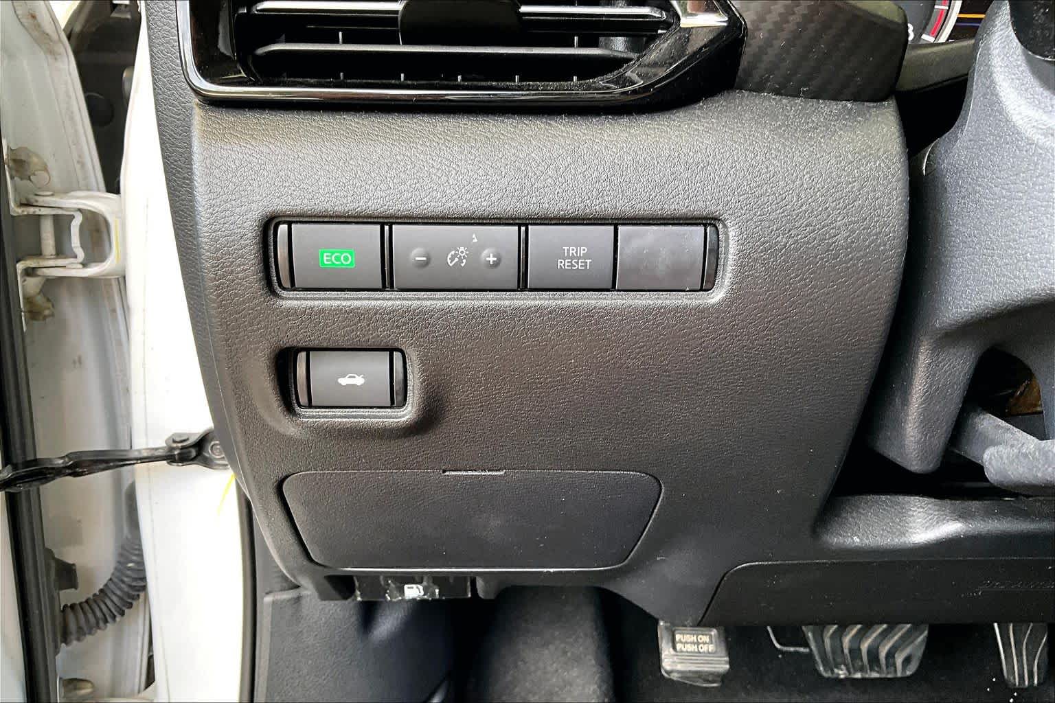 2021 Nissan Sentra SR Aspen White/Super Black at HGreg Houston