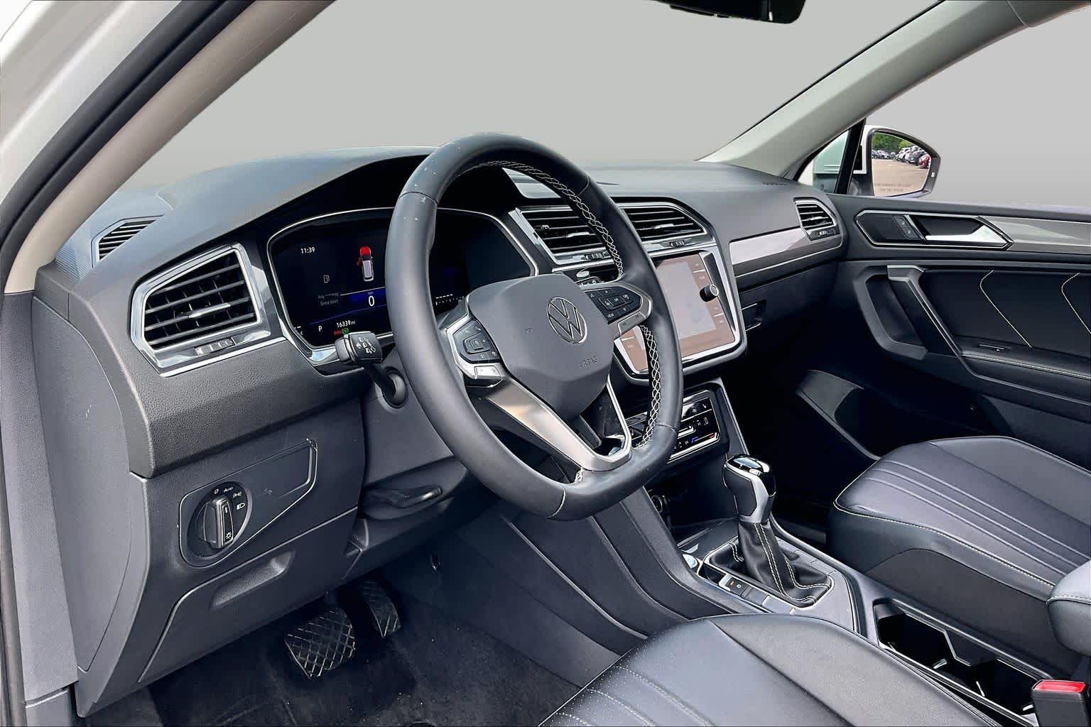 2024 Volkswagen Tiguan SE Pure White at Group 1 GMC Buick South