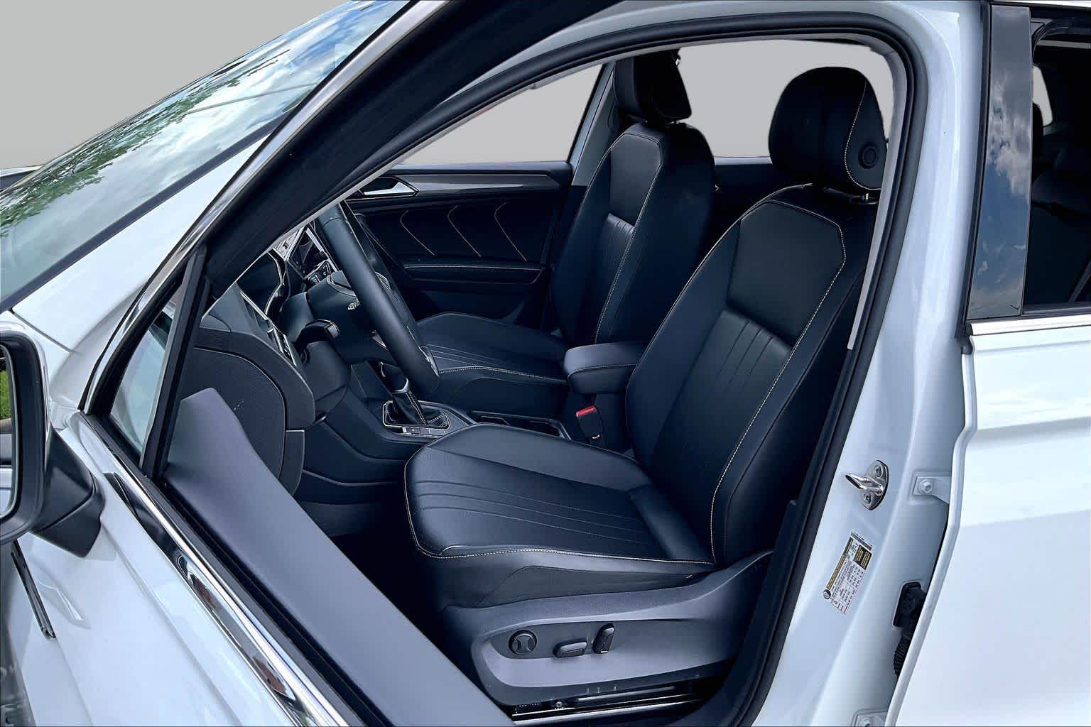 2024 Volkswagen Tiguan SE Pure White at Group 1 GMC Buick South