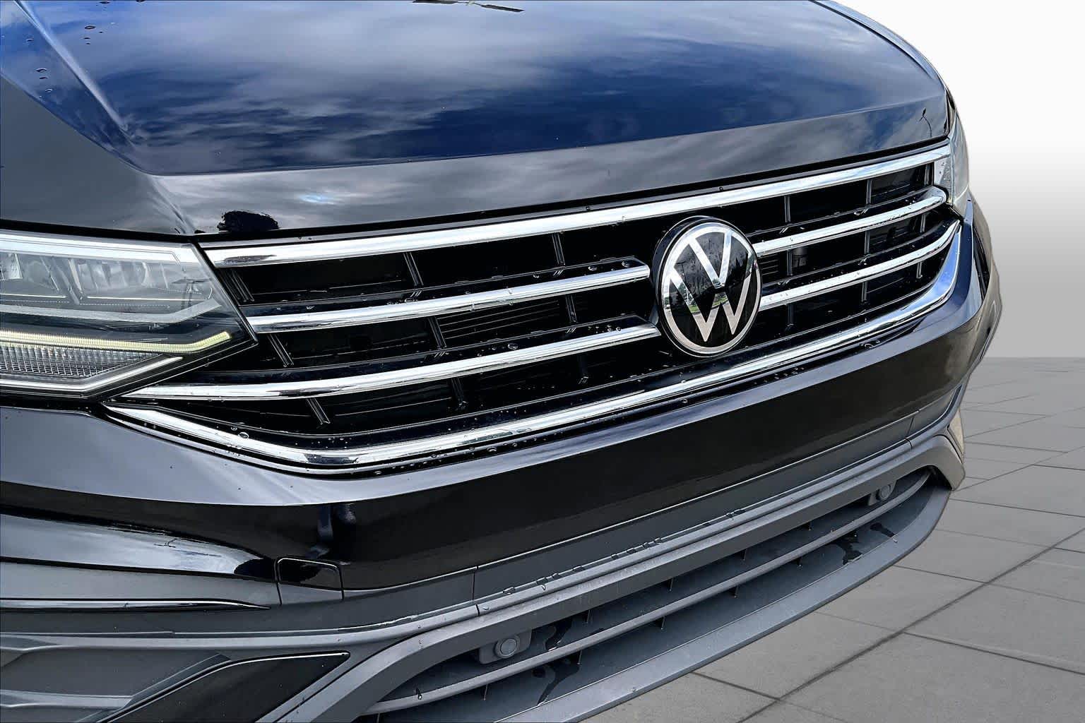 2023 Volkswagen Tiguan SE Deep Black Pearl at Group 1 GMC Buick South