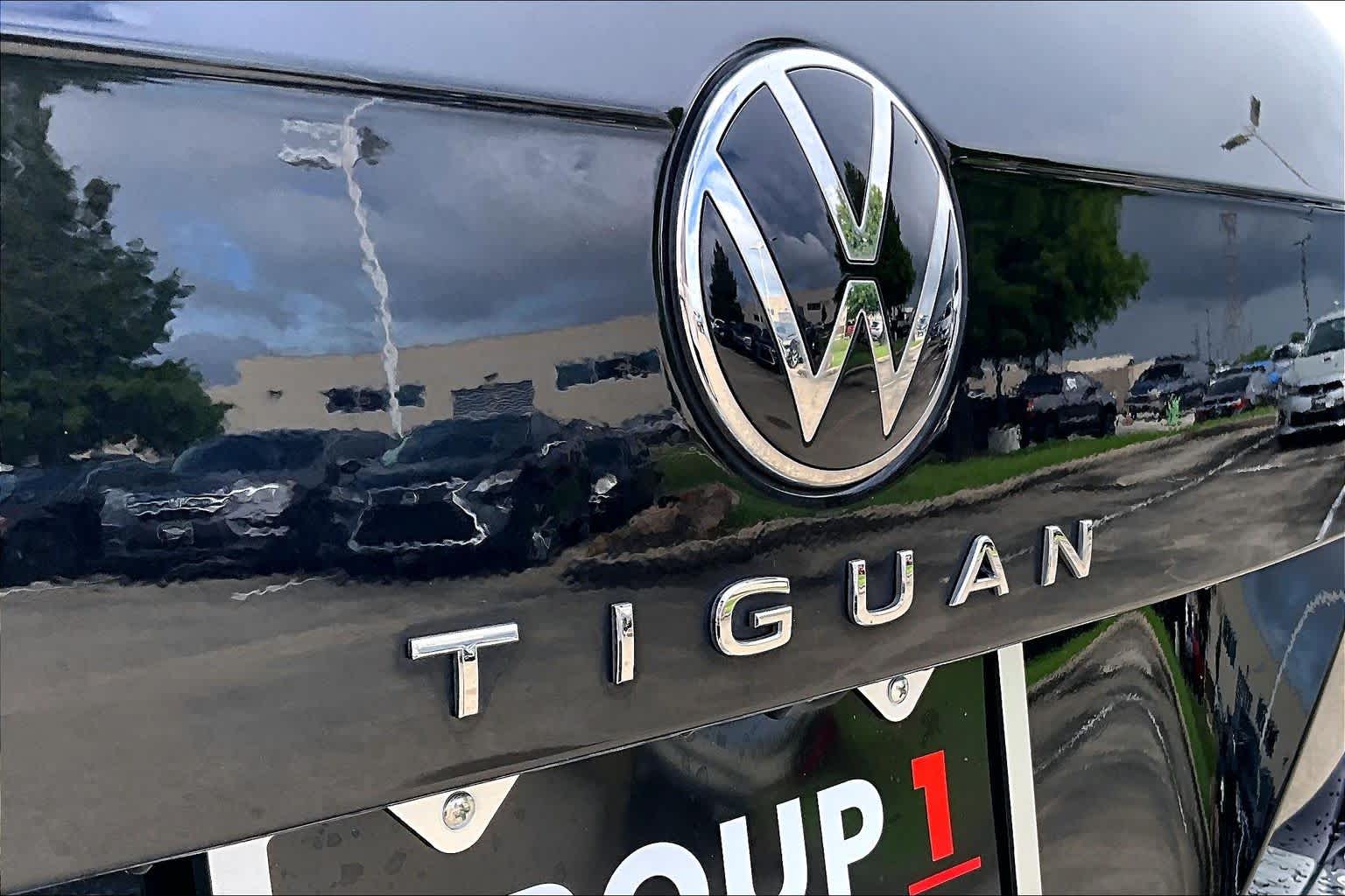 2023 Volkswagen Tiguan SE Deep Black Pearl at Group 1 GMC Buick South