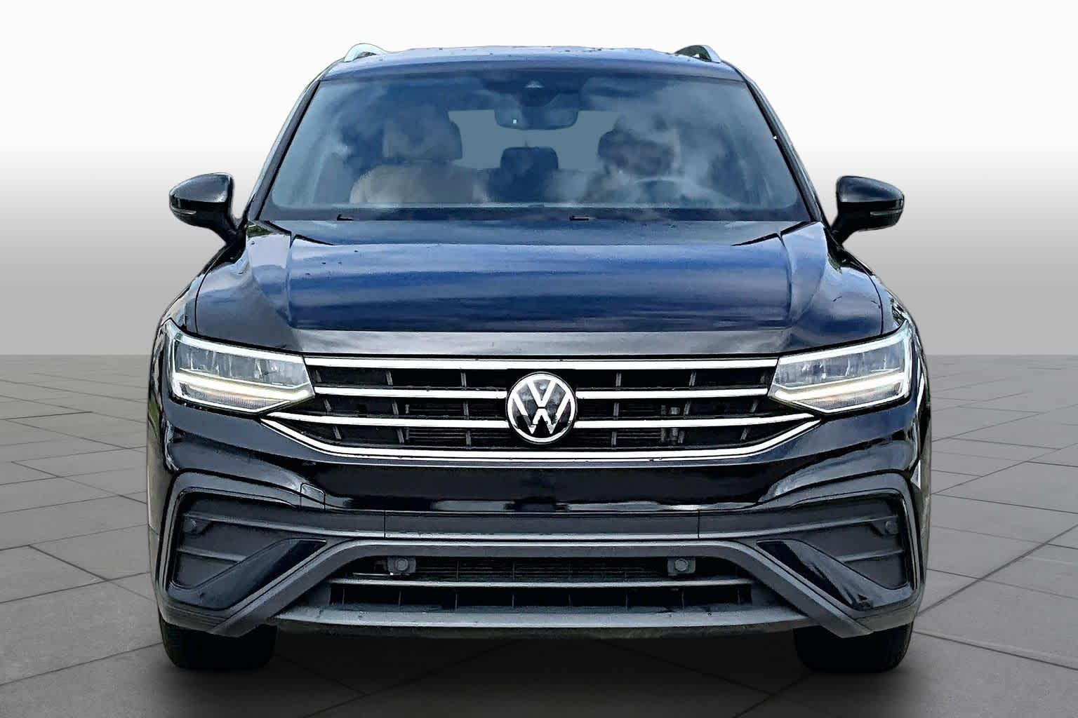 2023 Volkswagen Tiguan SE Deep Black Pearl at Group 1 GMC Buick South