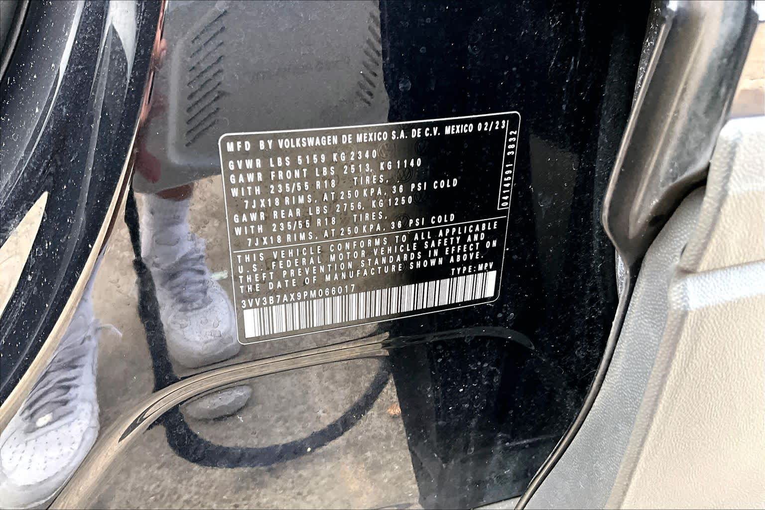 2023 Volkswagen Tiguan SE Deep Black Pearl at Group 1 GMC Buick South