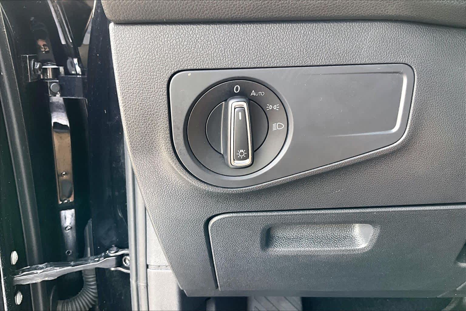 2023 Volkswagen Tiguan SE Deep Black Pearl at Group 1 GMC Buick South