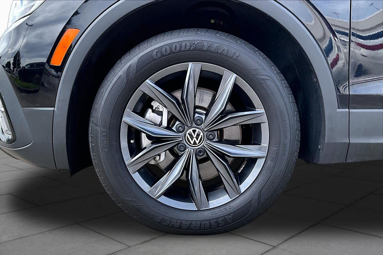 2023 Volkswagen Tiguan SE Deep Black Pearl at Group 1 GMC Buick South