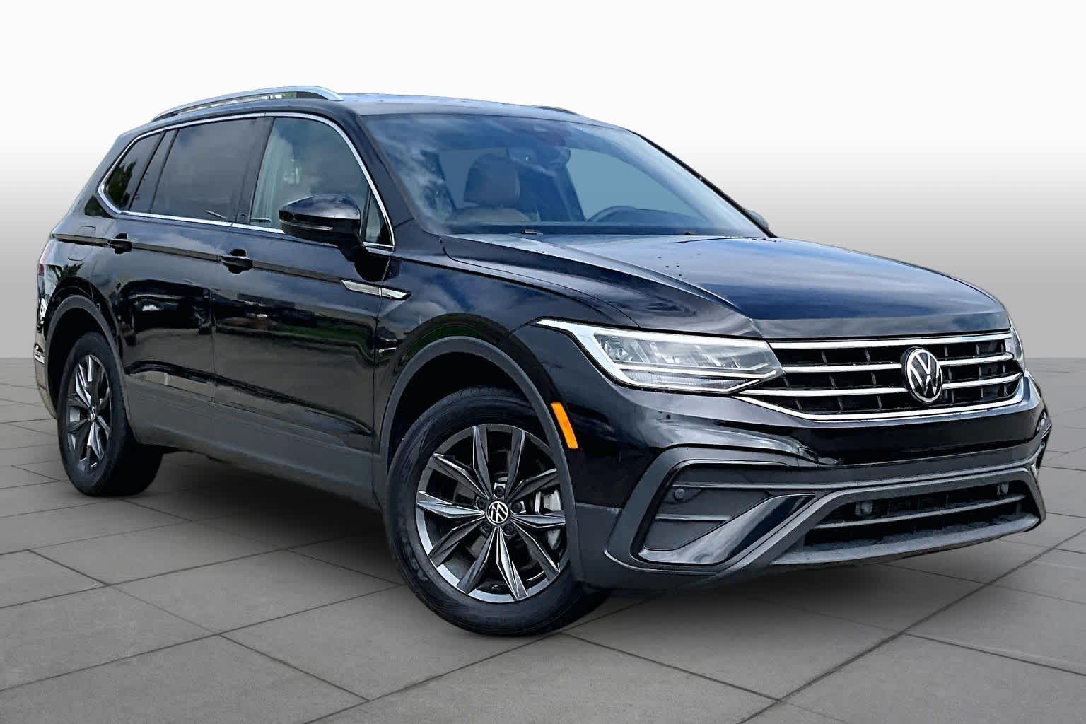 2023 Volkswagen Tiguan SE Deep Black Pearl at Group 1 GMC Buick South