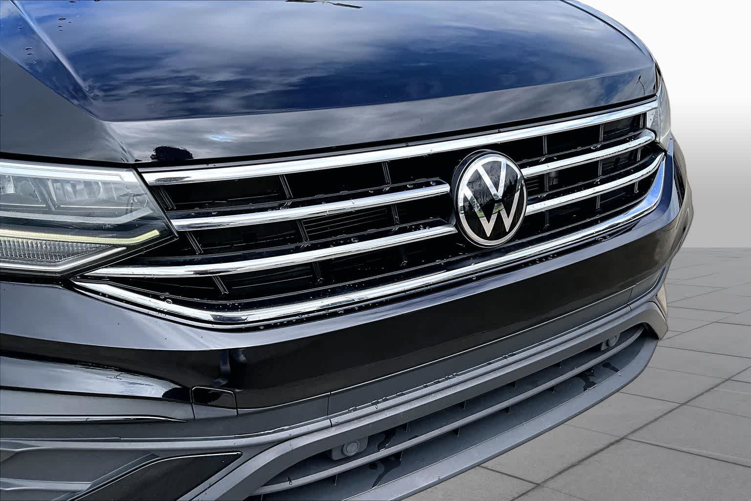 2023 Volkswagen Tiguan SE Deep Black Pearl at Lexus of Clear Lake