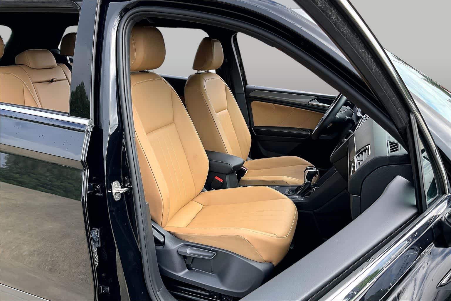 2023 Volkswagen Tiguan SE Deep Black Pearl at Lexus of Clear Lake