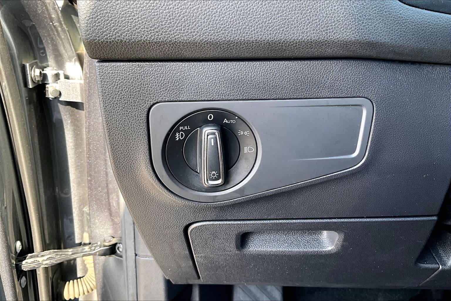 2018 Volkswagen Tiguan SEL Premium Platinum Gray Metallic at Beck & Masten Kia
