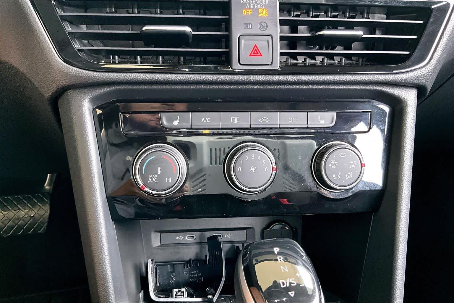 2023 Volkswagen Taos SE Pure Gray w/Black Roof at Westside Kia