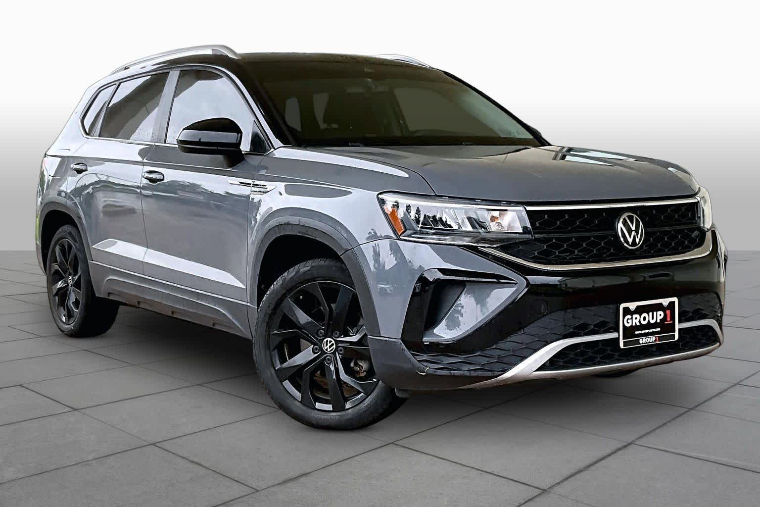 2023 Volkswagen Taos SE Pure Gray w/Black Roof at Westside Kia