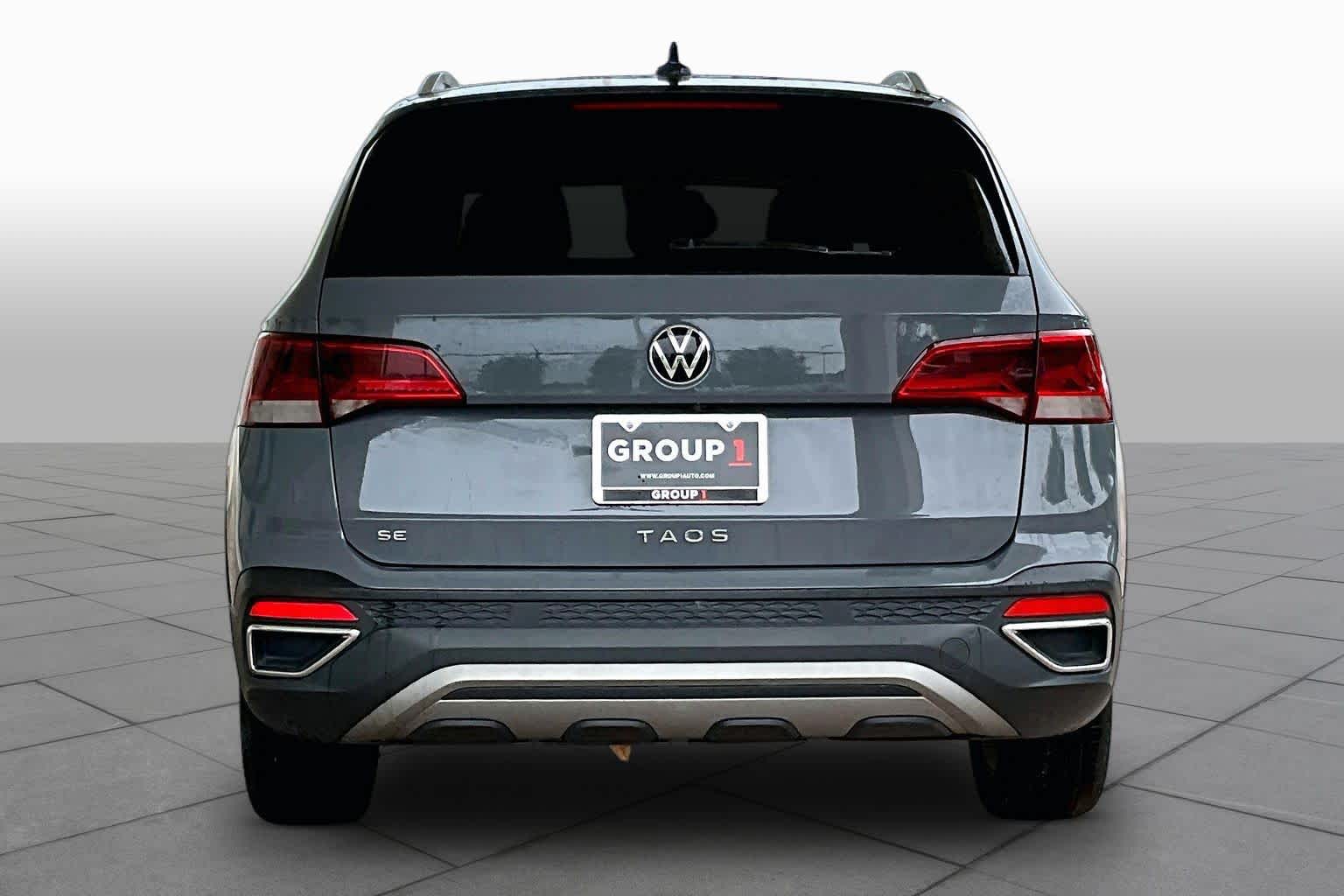 2023 Volkswagen Taos SE Pure Gray w/Black Roof at Westside Kia