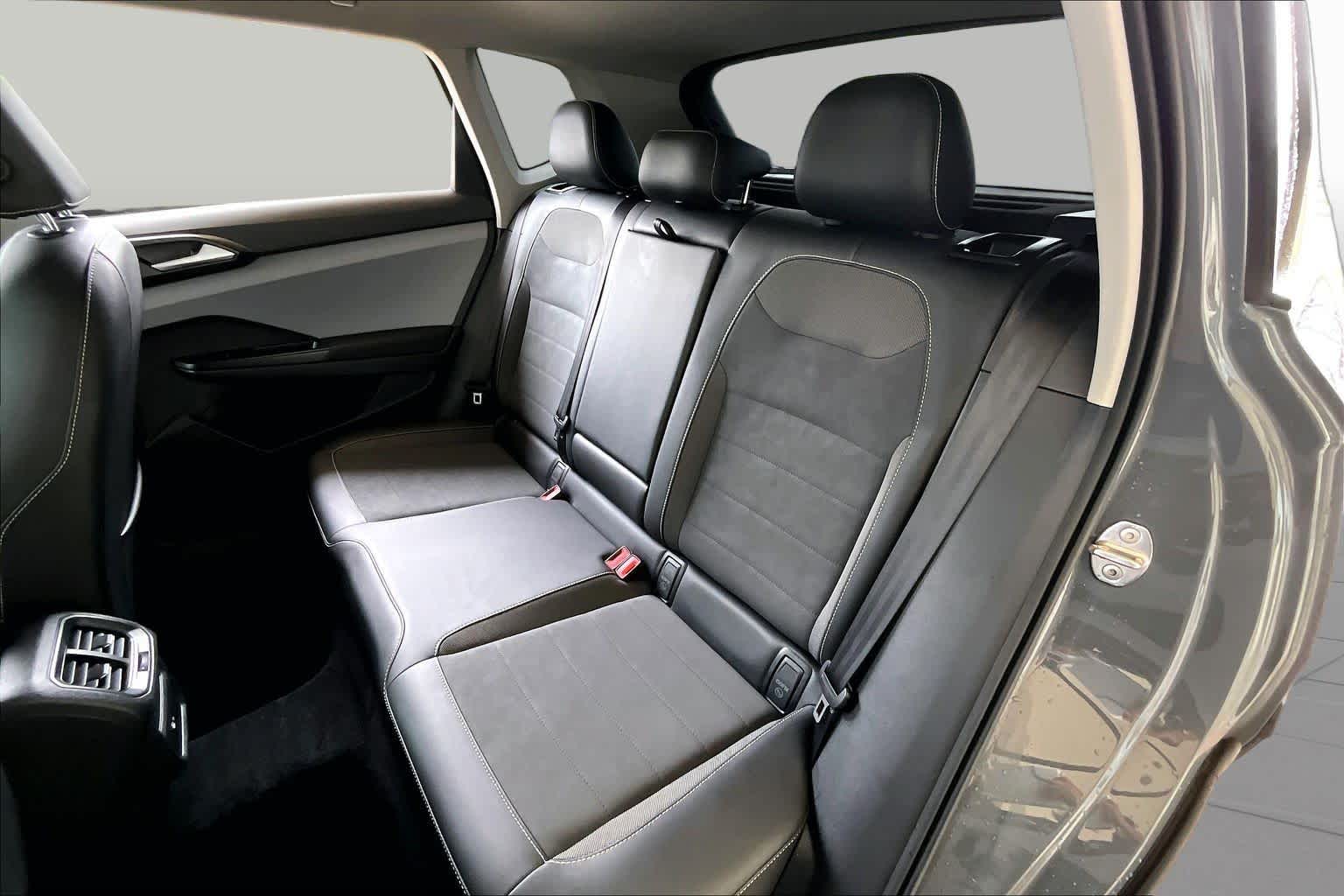 2023 Volkswagen Taos SE Pure Gray w/Black Roof at Westside Kia