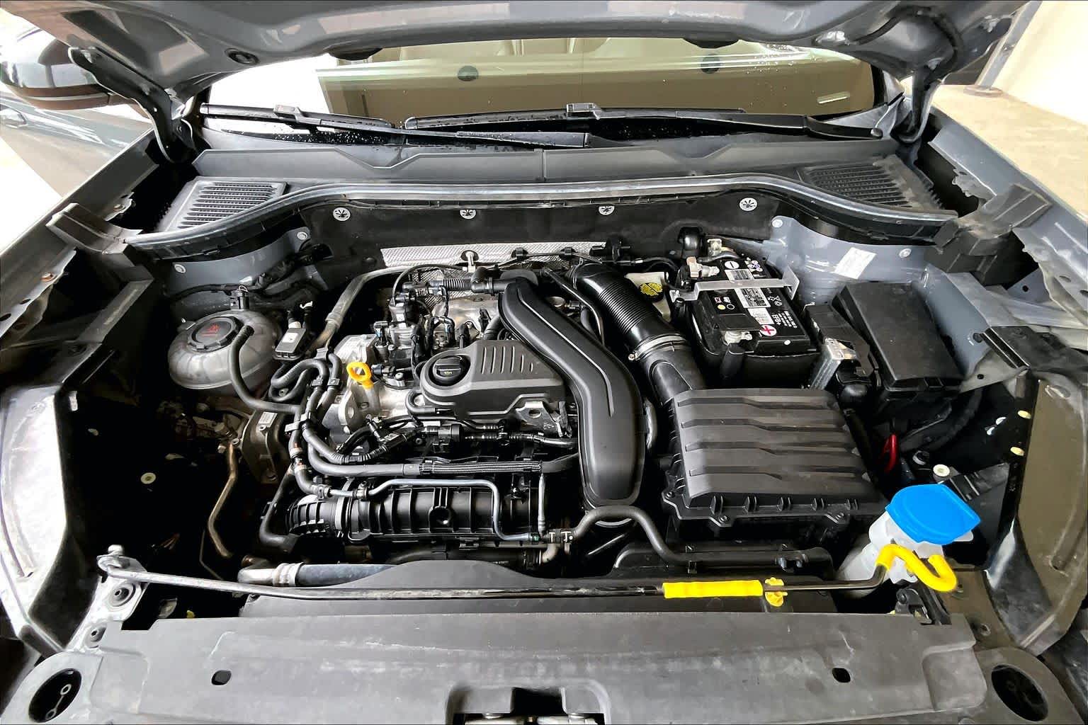 2023 Volkswagen Taos SE Pure Gray w/Black Roof at Westside Kia