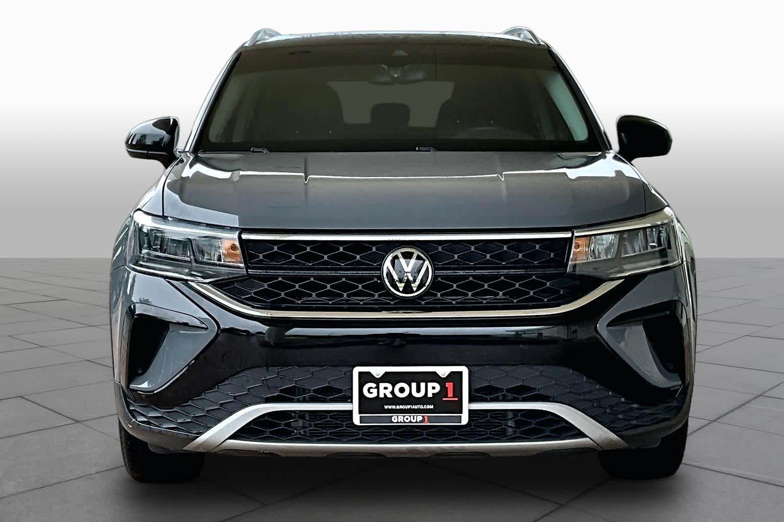 2023 Volkswagen Taos SE Pure Gray w/Black Roof at Westside Kia