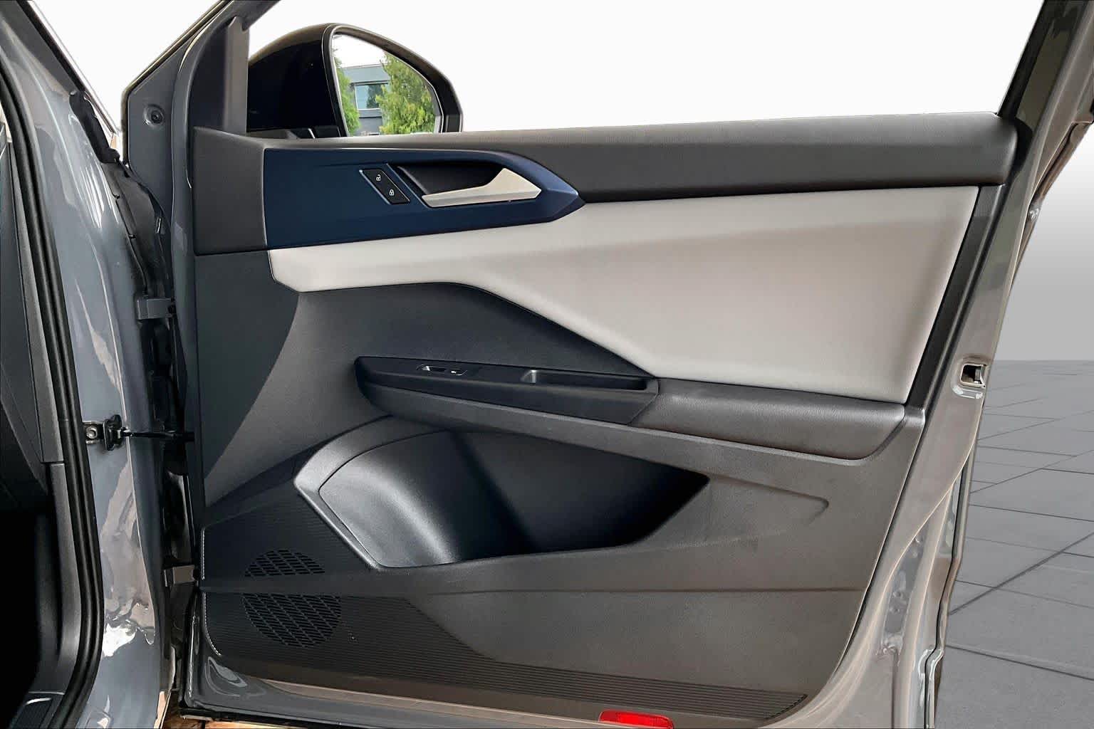 2023 Volkswagen Taos SE Pure Gray w/Black Roof at Westside Kia