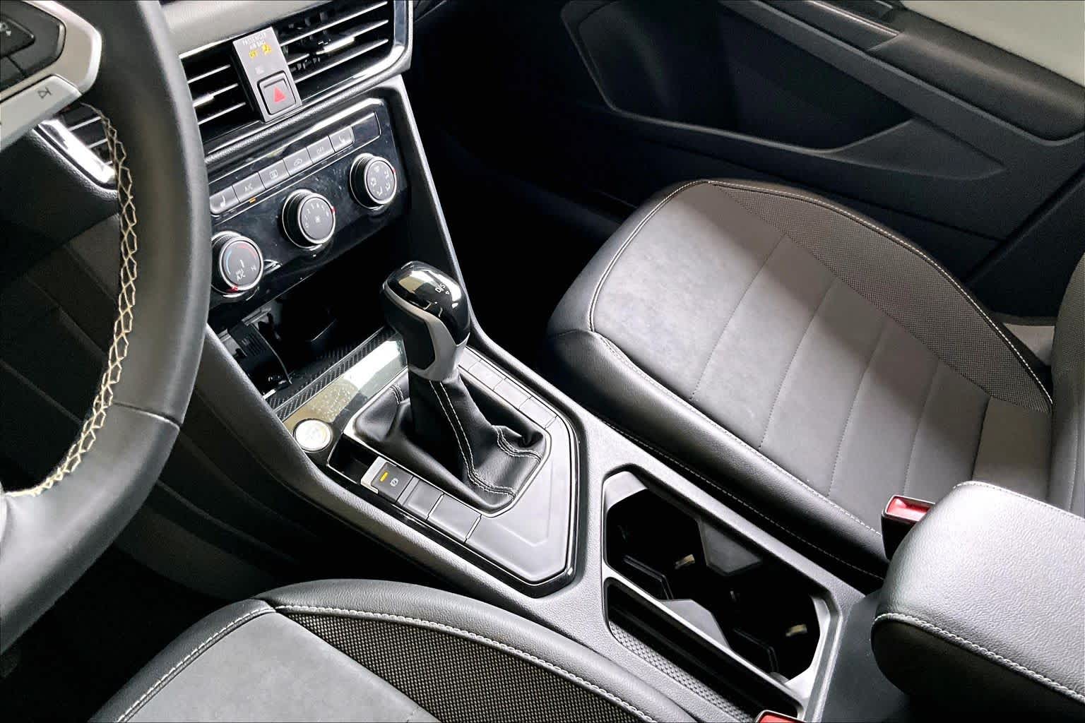 2023 Volkswagen Taos SE Pure Gray w/Black Roof at Westside Kia