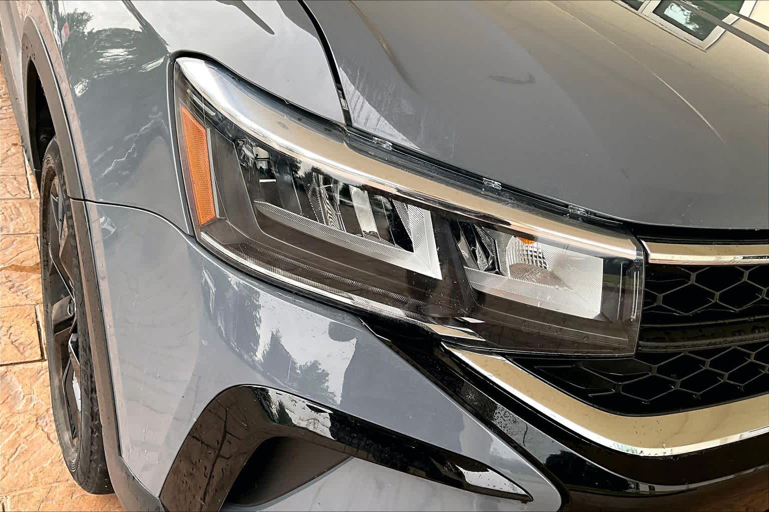 2023 Volkswagen Taos SE Pure Gray w/Black Roof at Westside Kia