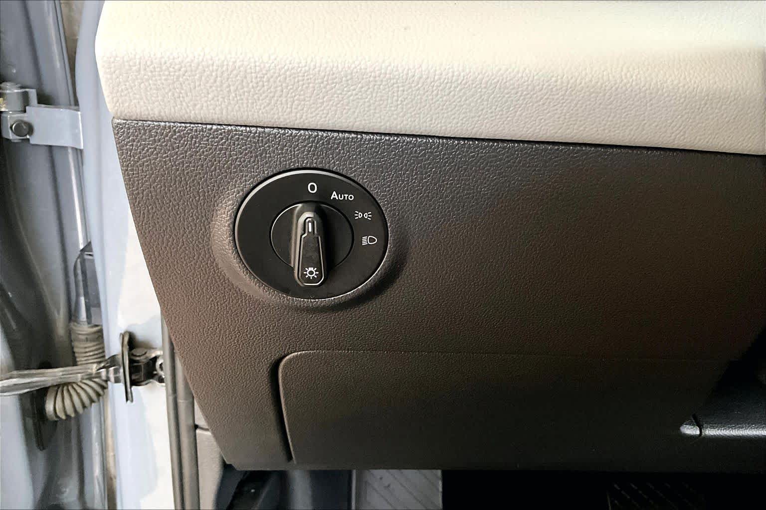 2023 Volkswagen Taos SE Pure Gray w/Black Roof at Westside Kia
