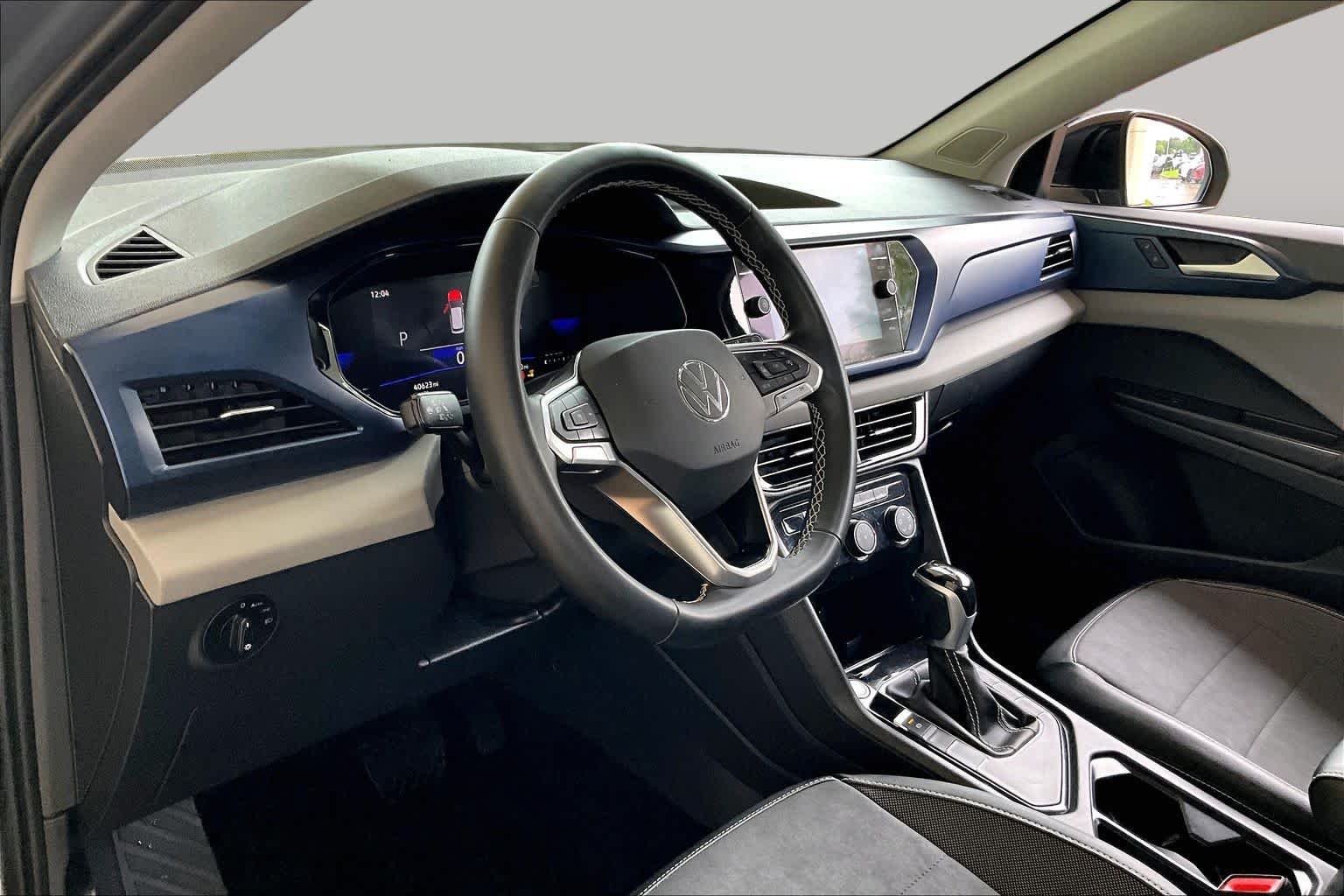 2023 Volkswagen Taos SE Pure Gray w/Black Roof at Westside Kia