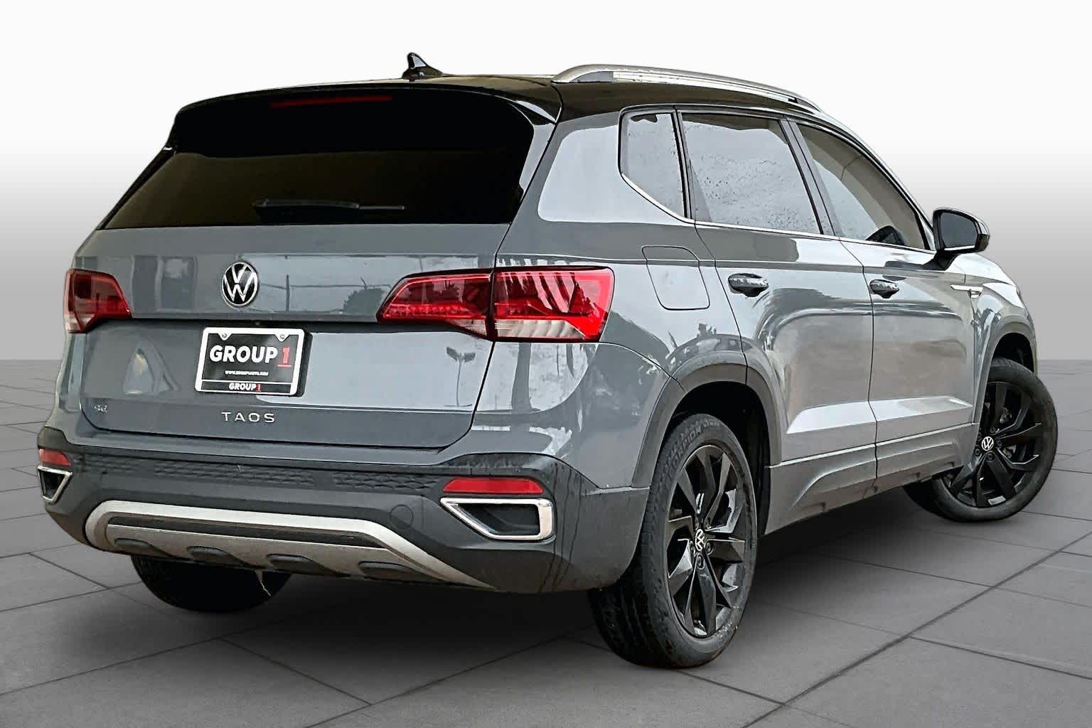 2023 Volkswagen Taos SE Pure Gray w/Black Roof at Westside Kia