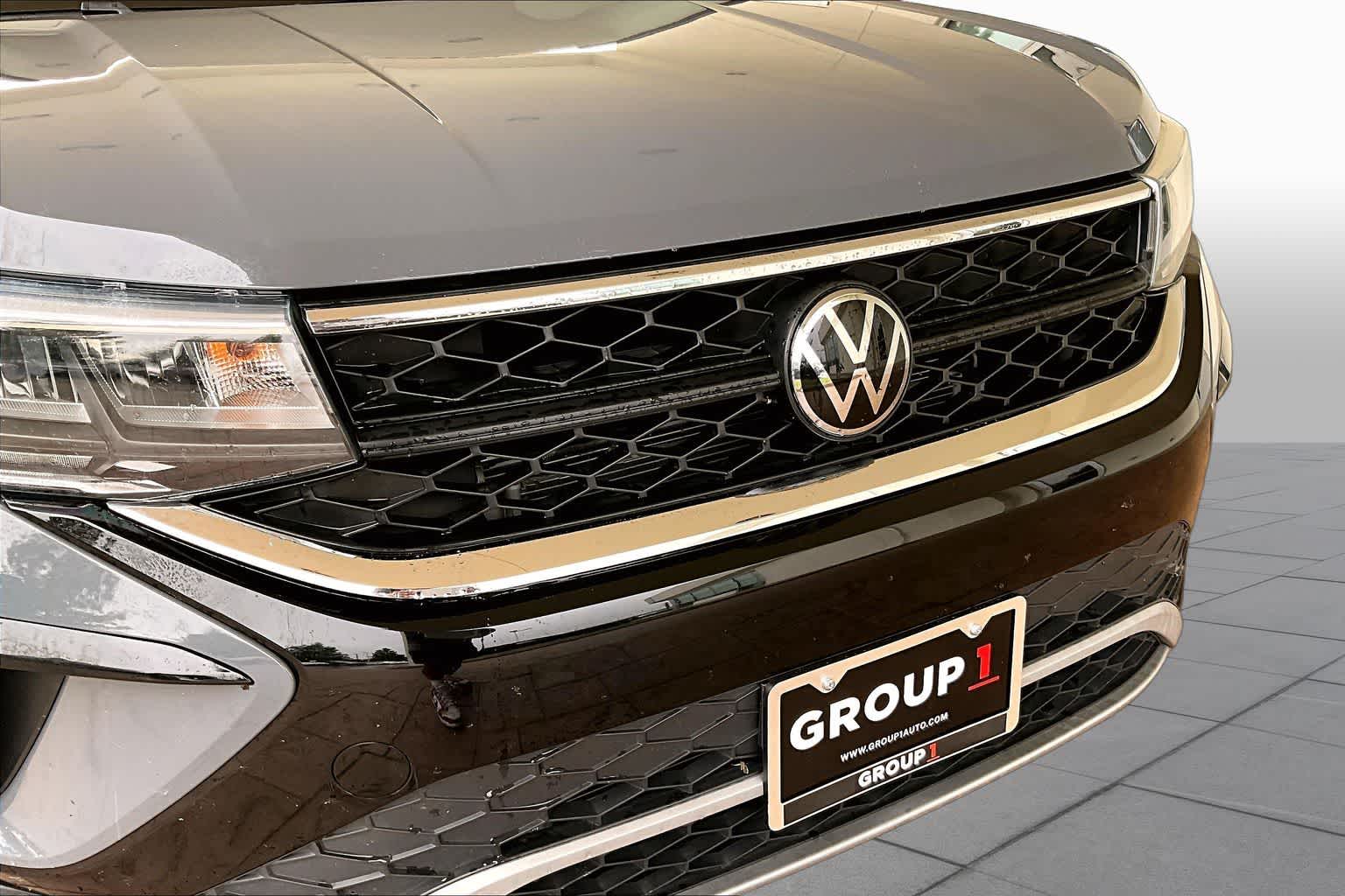 2023 Volkswagen Taos SE Pure Gray w/Black Roof at Ron Craft Chevrolet Cadillac