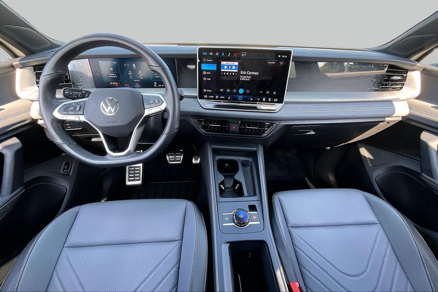 2025 Volkswagen Tiguan photo 14 of 35