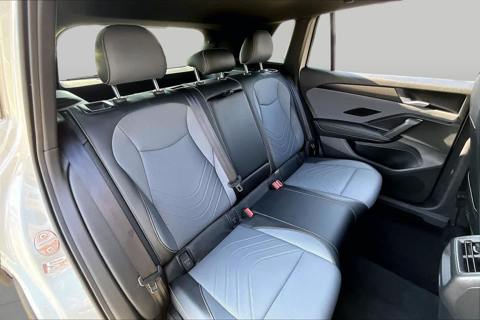 2025 Volkswagen Tiguan photo 18 of 35