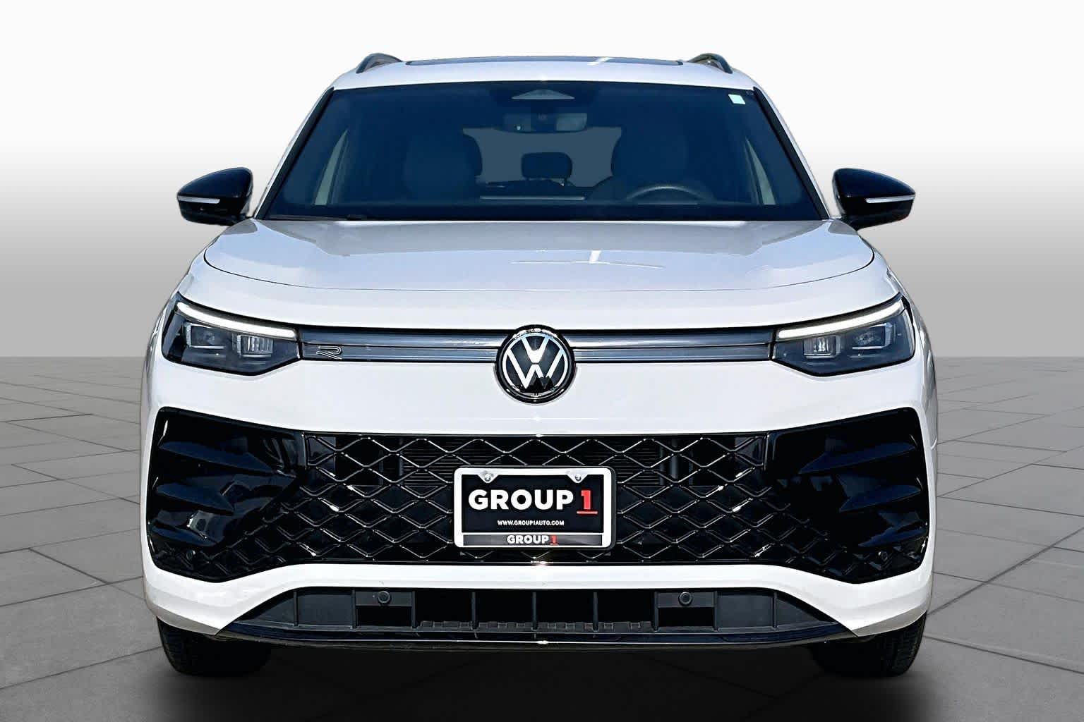 2025 Volkswagen Tiguan photo 4 of 35