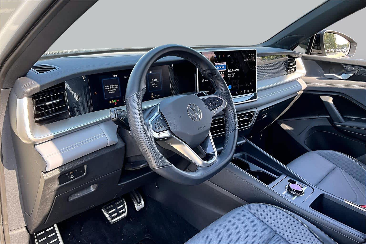 2025 Volkswagen Tiguan photo 16 of 35