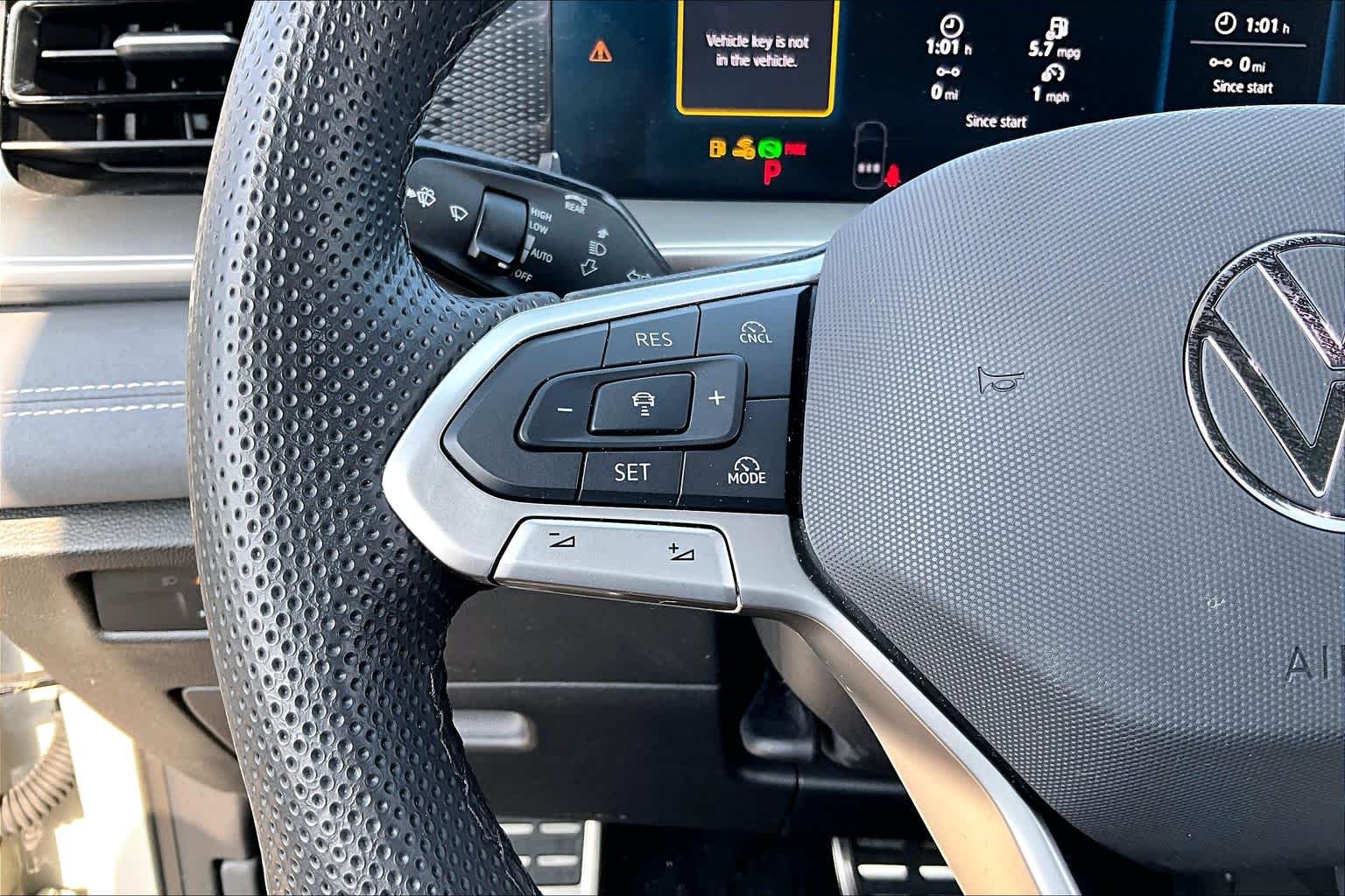 2025 Volkswagen Tiguan photo 22 of 35