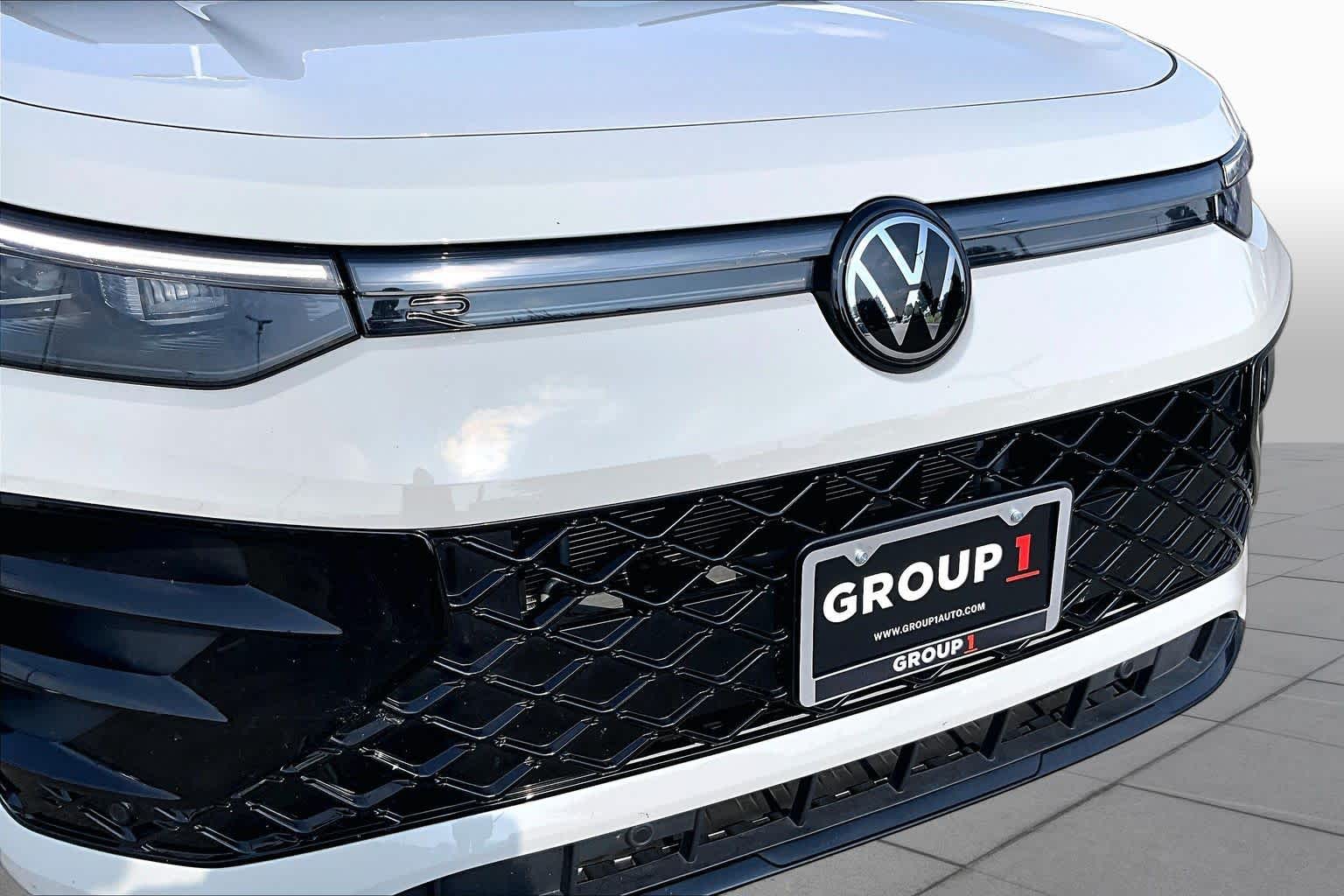 2025 Volkswagen Tiguan photo 28 of 35