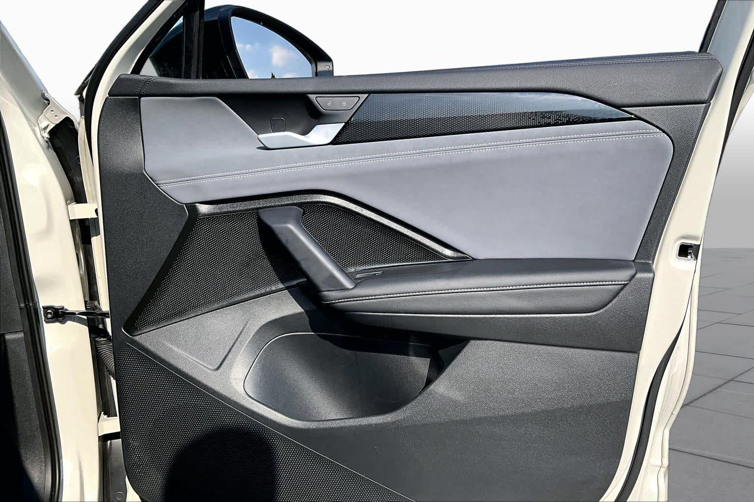 2025 Volkswagen Tiguan photo 21 of 35