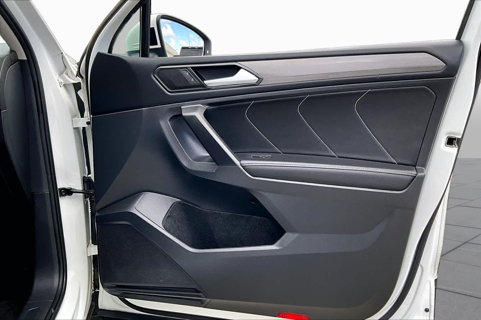 2023 Volkswagen Tiguan SE Opal White Pearl at Auto Boutique Texas